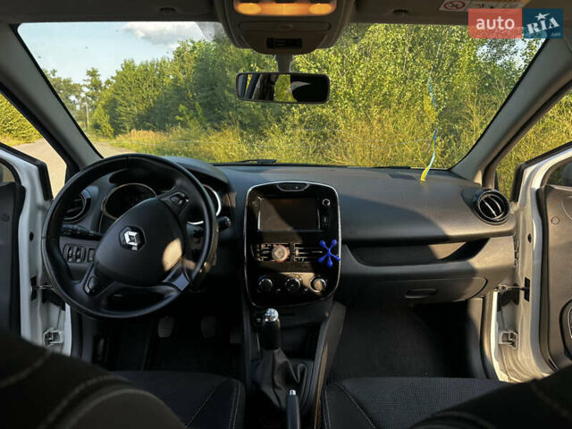 Білий Рено Кліо, об'ємом двигуна 1.46 л та пробігом 276 тис. км за 6800 $, фото 4 на Automoto.ua