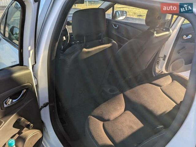 Белый Рено Клио, объемом двигателя 1.5 л и пробегом 265 тыс. км за 5300 $, фото 1 на Automoto.ua
