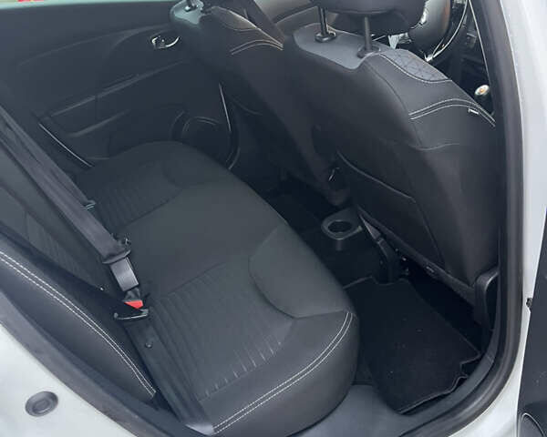 Белый Рено Клио, объемом двигателя 1.5 л и пробегом 260 тыс. км за 7550 $, фото 28 на Automoto.ua