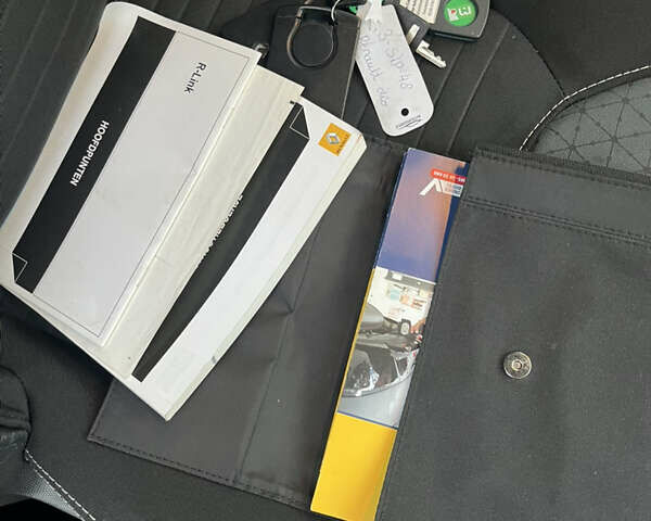 Белый Рено Клио, объемом двигателя 1.5 л и пробегом 260 тыс. км за 7550 $, фото 37 на Automoto.ua