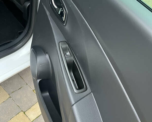 Белый Рено Клио, объемом двигателя 1.5 л и пробегом 260 тыс. км за 7550 $, фото 30 на Automoto.ua