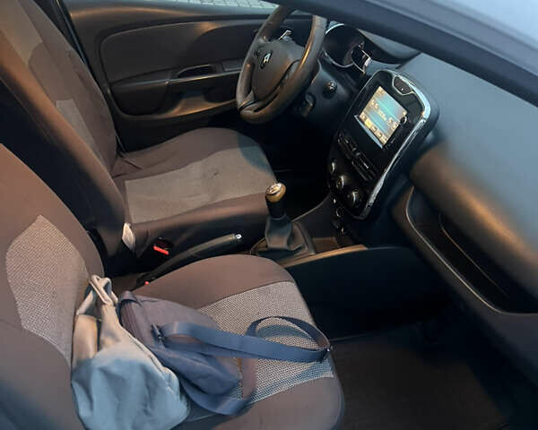 Белый Рено Клио, объемом двигателя 1.46 л и пробегом 228 тыс. км за 6300 $, фото 14 на Automoto.ua