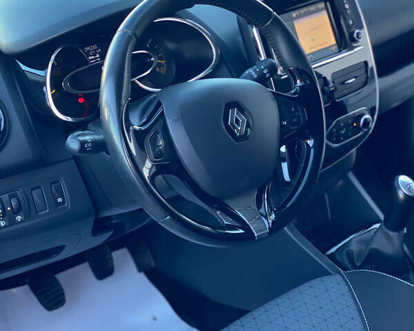 Белый Рено Клио, объемом двигателя 1.5 л и пробегом 260 тыс. км за 7750 $, фото 8 на Automoto.ua