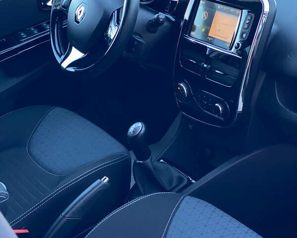 Белый Рено Клио, объемом двигателя 1.5 л и пробегом 260 тыс. км за 7750 $, фото 12 на Automoto.ua