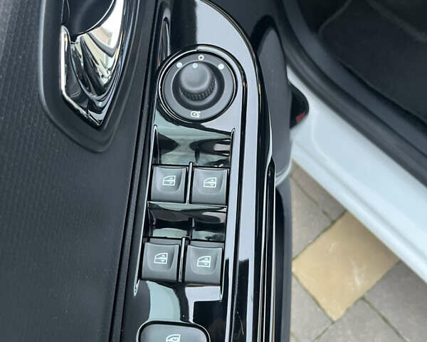 Белый Рено Клио, объемом двигателя 1.5 л и пробегом 260 тыс. км за 7550 $, фото 40 на Automoto.ua