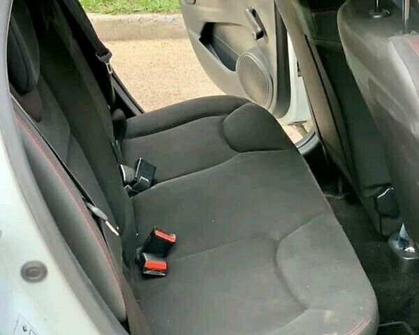 Белый Рено Клио, объемом двигателя 1.46 л и пробегом 192 тыс. км за 7000 $, фото 5 на Automoto.ua