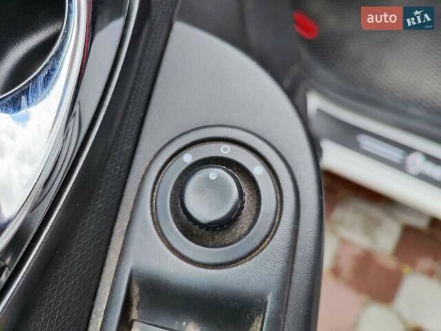 Белый Рено Клио, объемом двигателя 1.5 л и пробегом 240 тыс. км за 8200 $, фото 11 на Automoto.ua