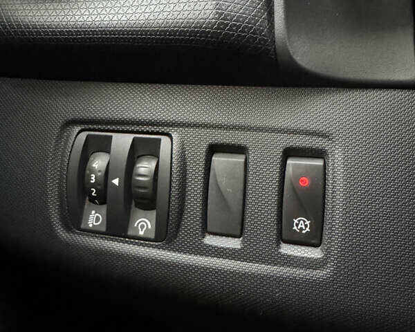 Белый Рено Клио, объемом двигателя 1.5 л и пробегом 286 тыс. км за 7000 $, фото 11 на Automoto.ua