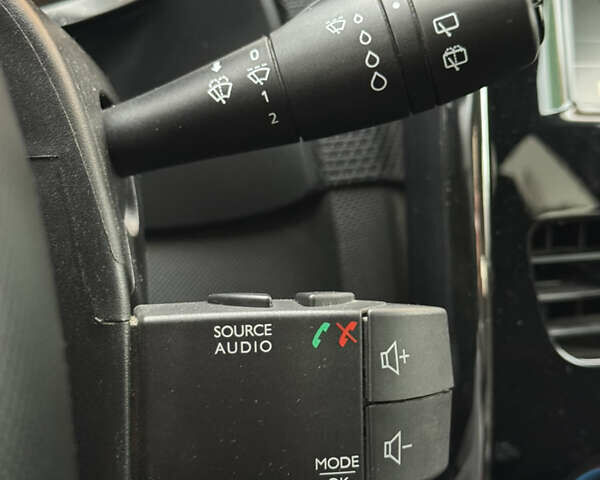 Белый Рено Клио, объемом двигателя 1.5 л и пробегом 286 тыс. км за 7000 $, фото 12 на Automoto.ua