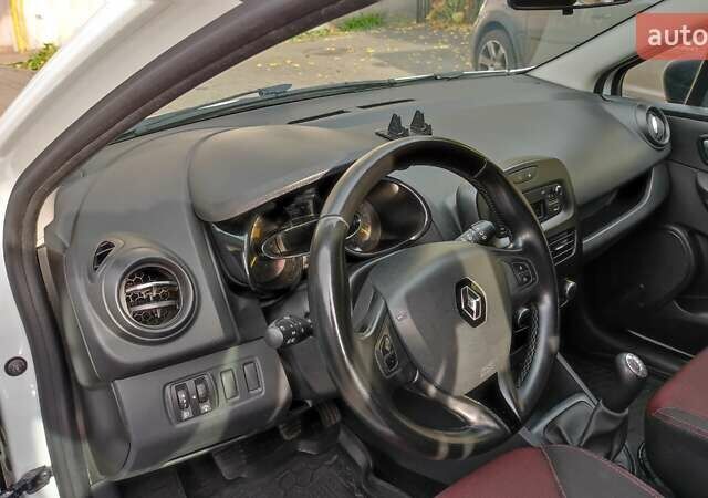 Белый Рено Клио, объемом двигателя 1.5 л и пробегом 259 тыс. км за 7400 $, фото 43 на Automoto.ua