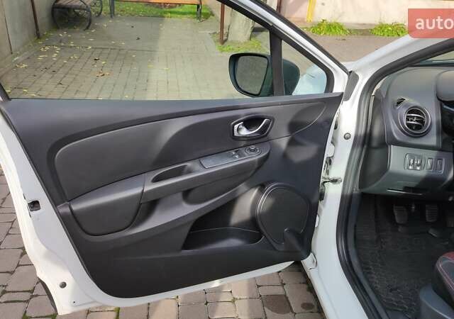 Белый Рено Клио, объемом двигателя 1.5 л и пробегом 259 тыс. км за 7400 $, фото 44 на Automoto.ua