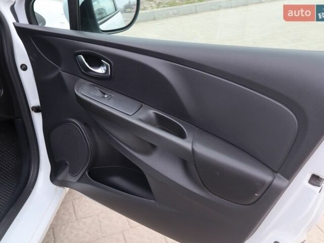 Білий Рено Кліо, об'ємом двигуна 1.46 л та пробігом 310 тис. км за 6800 $, фото 38 на Automoto.ua