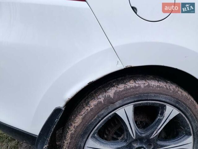 Белый Рено Клио, объемом двигателя 1.5 л и пробегом 300 тыс. км за 7300 $, фото 3 на Automoto.ua
