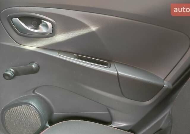 Белый Рено Клио, объемом двигателя 1.5 л и пробегом 259 тыс. км за 7400 $, фото 49 на Automoto.ua