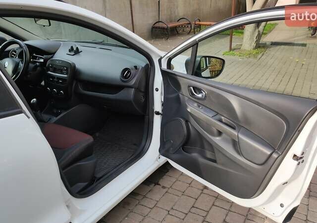 Белый Рено Клио, объемом двигателя 1.5 л и пробегом 259 тыс. км за 7400 $, фото 55 на Automoto.ua