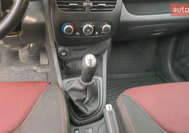 Белый Рено Клио, объемом двигателя 1.5 л и пробегом 259 тыс. км за 7400 $, фото 48 на Automoto.ua