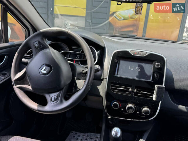 Белый Рено Клио, объемом двигателя 1.46 л и пробегом 245 тыс. км за 7800 $, фото 38 на Automoto.ua