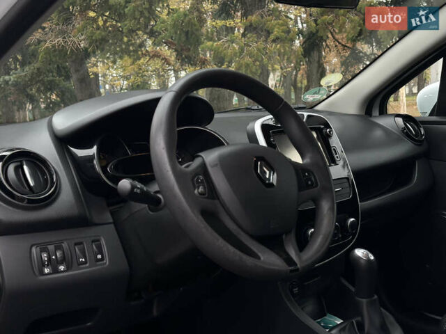 Белый Рено Клио, объемом двигателя 1.46 л и пробегом 280 тыс. км за 7699 $, фото 7 на Automoto.ua