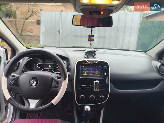 Рено Кліо 2015 у Полтаві на Automoto.ua Білий Рено Кліо, об'ємом двигуна 1.5 л та пробігом 270 тис. км за 6700 $, фото 4 на Automoto.ua