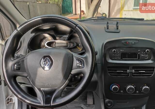 Белый Рено Клио, объемом двигателя 1.5 л и пробегом 259 тыс. км за 7400 $, фото 47 на Automoto.ua