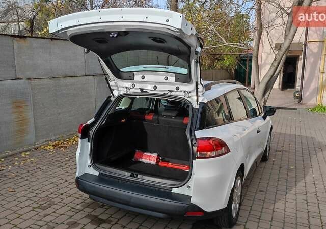 Белый Рено Клио, объемом двигателя 1.5 л и пробегом 259 тыс. км за 7400 $, фото 51 на Automoto.ua