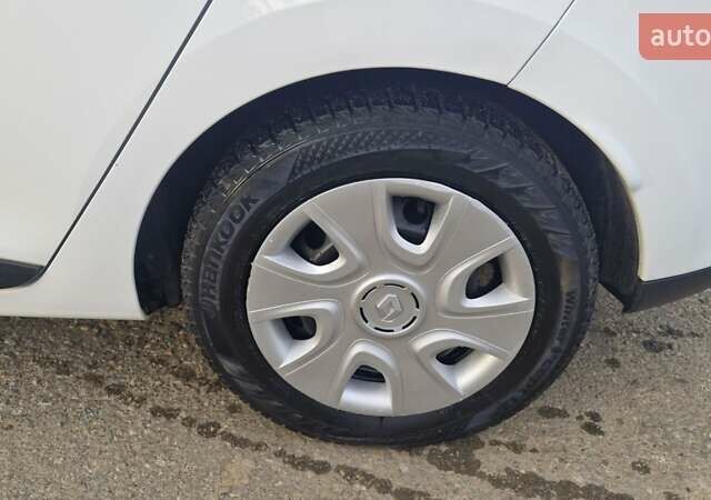 Рено Клио 2015 в Херсоне на Automoto.ua Белый Рено Клио, объемом двигателя 1.46 л и пробегом 280 тыс. км за 7500 $, фото 22 на Automoto.ua
