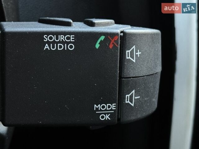 Білий Рено Кліо, об'ємом двигуна 1.2 л та пробігом 118 тис. км за 9300 $, фото 24 на Automoto.ua