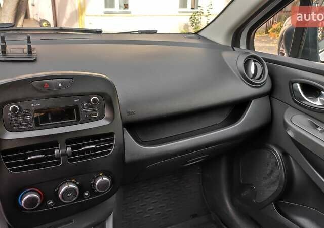 Белый Рено Клио, объемом двигателя 1.5 л и пробегом 259 тыс. км за 7400 $, фото 46 на Automoto.ua