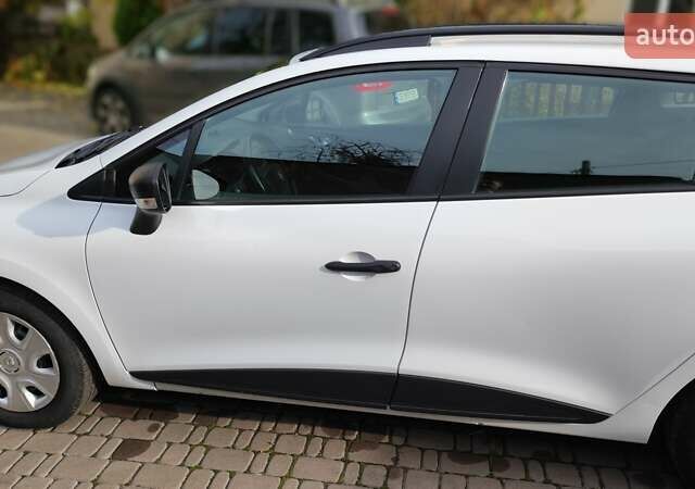 Белый Рено Клио, объемом двигателя 1.5 л и пробегом 259 тыс. км за 7400 $, фото 36 на Automoto.ua