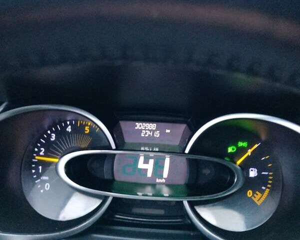 Белый Рено Клио, объемом двигателя 1.5 л и пробегом 300 тыс. км за 7300 $, фото 9 на Automoto.ua