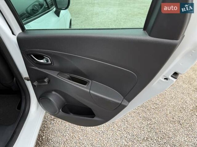 Білий Рено Кліо, об'ємом двигуна 1.46 л та пробігом 142 тис. км за 9500 $, фото 11 на Automoto.ua