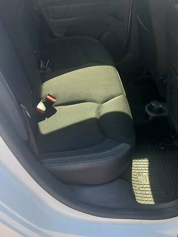 Белый Рено Клио, объемом двигателя 1.5 л и пробегом 240 тыс. км за 8800 $, фото 1 на Automoto.ua