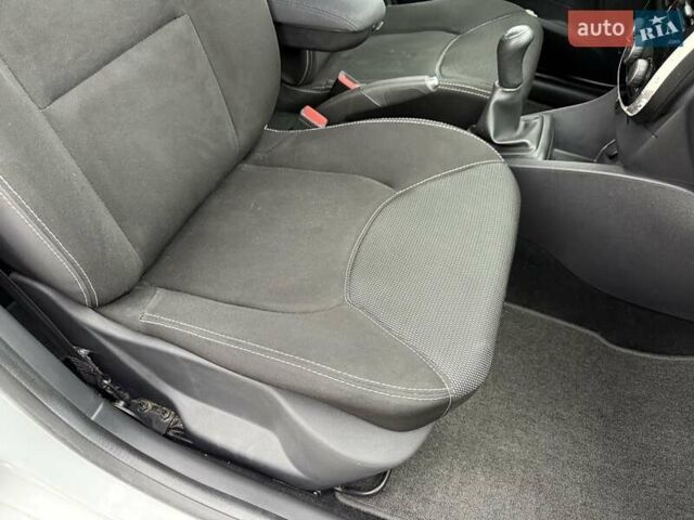 Білий Рено Кліо, об'ємом двигуна 1.46 л та пробігом 142 тис. км за 9500 $, фото 19 на Automoto.ua