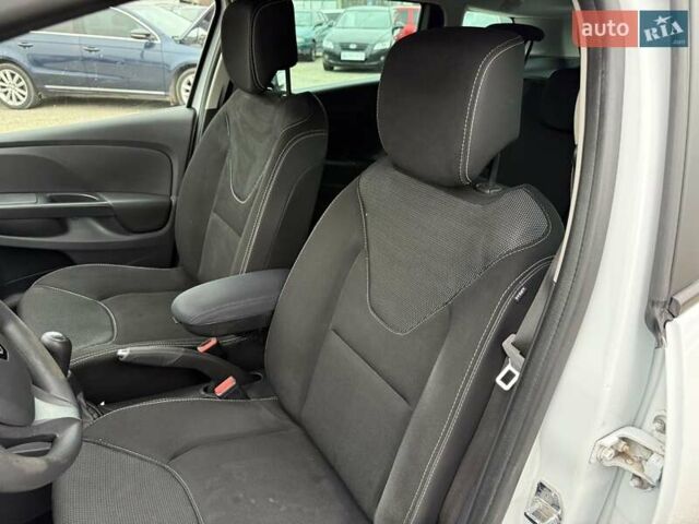 Білий Рено Кліо, об'ємом двигуна 1.46 л та пробігом 142 тис. км за 9500 $, фото 7 на Automoto.ua