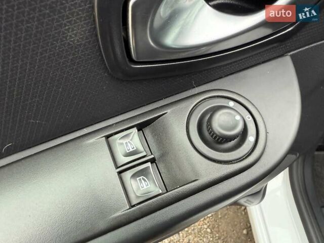 Білий Рено Кліо, об'ємом двигуна 1.46 л та пробігом 142 тис. км за 9500 $, фото 20 на Automoto.ua