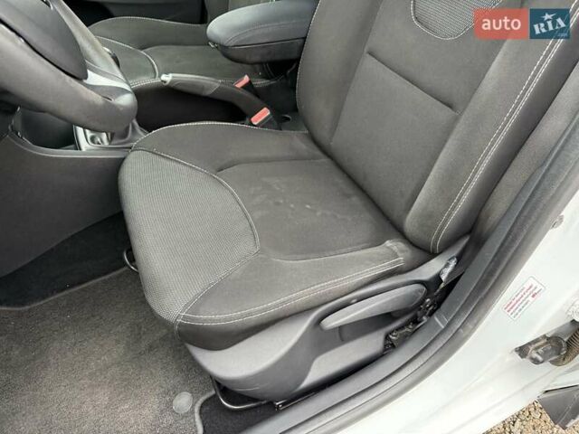 Білий Рено Кліо, об'ємом двигуна 1.46 л та пробігом 142 тис. км за 9500 $, фото 8 на Automoto.ua