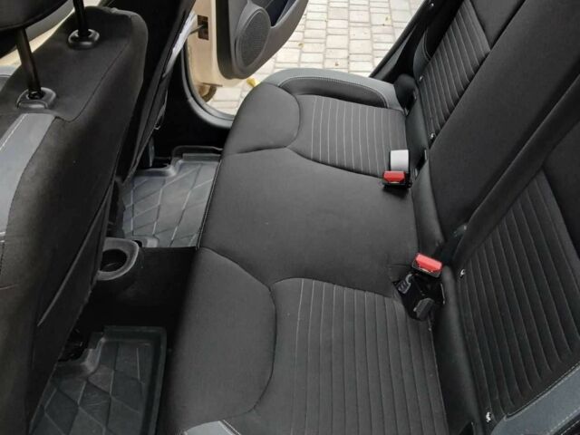 Белый Рено Клио, объемом двигателя 1.5 л и пробегом 140 тыс. км за 9900 $, фото 12 на Automoto.ua