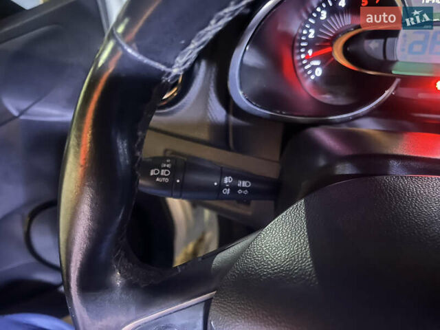 Белый Рено Клио, объемом двигателя 1.5 л и пробегом 172 тыс. км за 9600 $, фото 19 на Automoto.ua