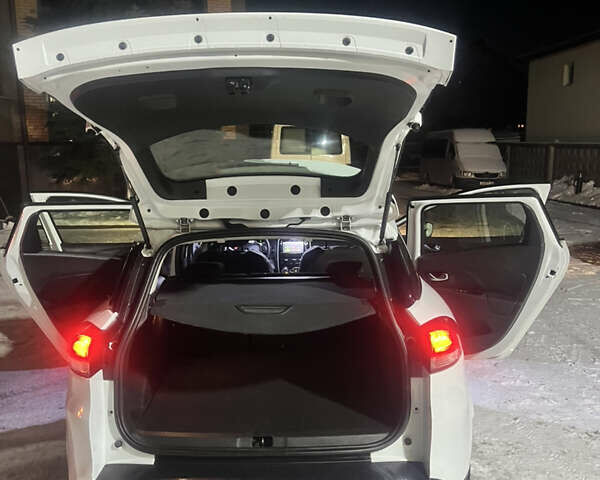 Белый Рено Клио, объемом двигателя 1.5 л и пробегом 172 тыс. км за 9600 $, фото 8 на Automoto.ua