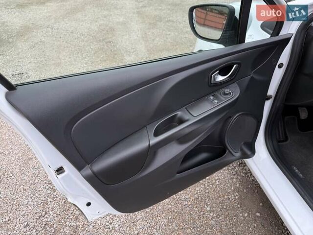 Білий Рено Кліо, об'ємом двигуна 1.46 л та пробігом 142 тис. км за 9500 $, фото 5 на Automoto.ua