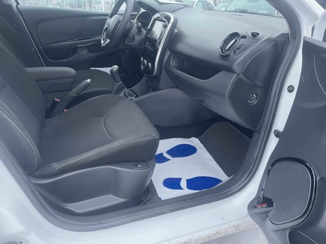 Белый Рено Клио, объемом двигателя 1.5 л и пробегом 126 тыс. км за 8975 $, фото 1 на Automoto.ua