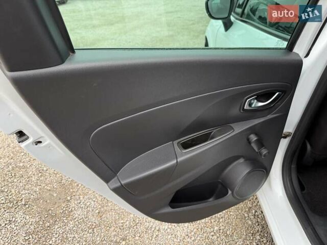 Білий Рено Кліо, об'ємом двигуна 1.46 л та пробігом 142 тис. км за 9500 $, фото 9 на Automoto.ua