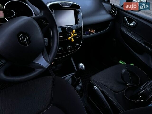 Белый Рено Клио, объемом двигателя 1.5 л и пробегом 265 тыс. км за 7700 $, фото 6 на Automoto.ua