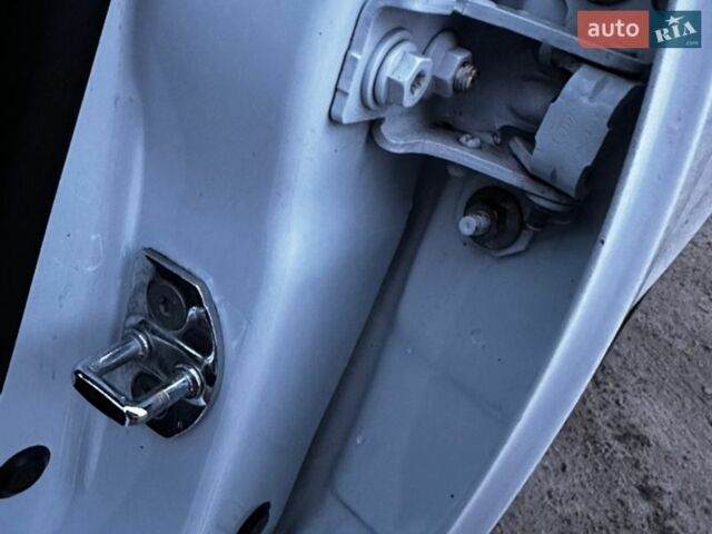 Белый Рено Клио, объемом двигателя 1.5 л и пробегом 265 тыс. км за 7700 $, фото 13 на Automoto.ua