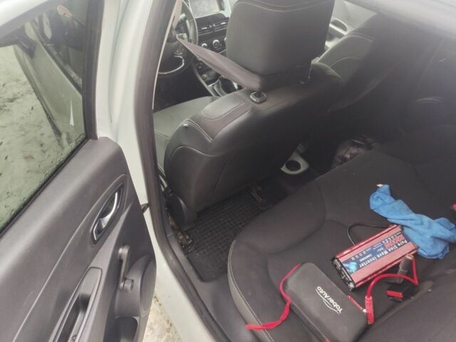 Білий Рено Кліо, об'ємом двигуна 1.5 л та пробігом 185 тис. км за 7950 $, фото 7 на Automoto.ua