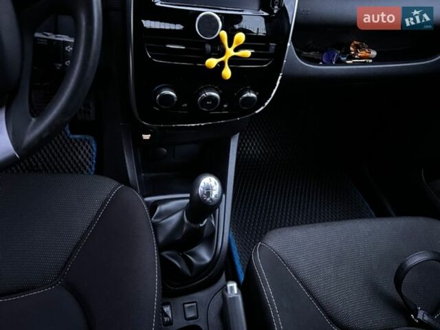 Белый Рено Клио, объемом двигателя 1.5 л и пробегом 265 тыс. км за 7700 $, фото 11 на Automoto.ua