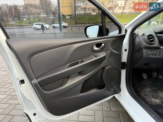 Белый Рено Клио, объемом двигателя 1.46 л и пробегом 232 тыс. км за 9200 $, фото 10 на Automoto.ua