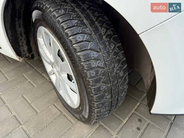 Белый Рено Клио, объемом двигателя 1.46 л и пробегом 232 тыс. км за 9200 $, фото 16 на Automoto.ua