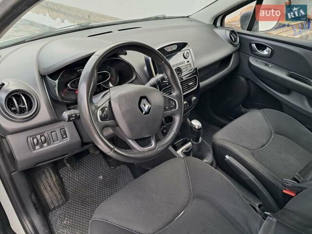 Белый Рено Клио, объемом двигателя 1.5 л и пробегом 200 тыс. км за 8400 $, фото 4 на Automoto.ua
