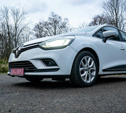 Белый Рено Клио, объемом двигателя 1.5 л и пробегом 192 тыс. км за 9700 $, фото 5 на Automoto.ua